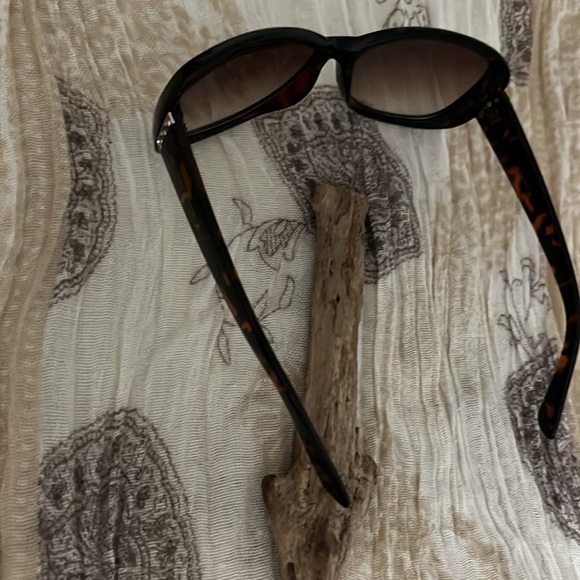 Liz Claiborne large frame glasses with Rose gold toned Rhinestone trimmed detail - Picture 2 of 7